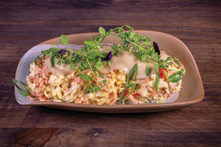 Ensaladilla con espuma de Carabineros y Camarones cocidos.